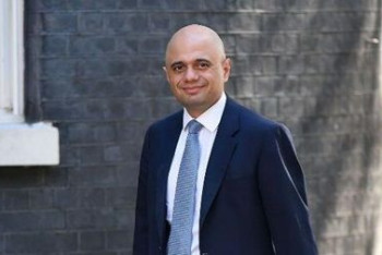 Фотография к новости: Глава Минздрава Британии заболел COVID несмотря на две прививки