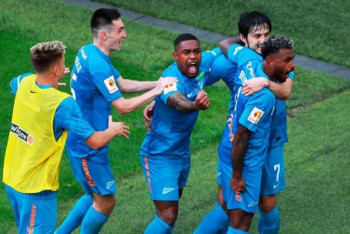 Фотография к новости: "Зенит" в матче за Суперкубок России разгромил "Локомотив"