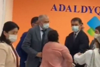 Фотография к новости: Антипрививочники напали на вице-министра здравоохранения Казахстана