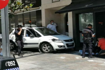 Фотография к новости: Авто врезалось в посетителей бара на курорте Испании