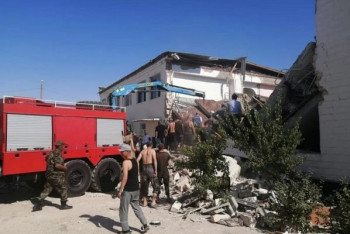 Фотография к новости: Появились кадры с места обрушения общежития в колонии в Актау