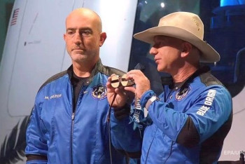 Фотография к новости: Безос поделился впечатлениями от полета на New Shepard