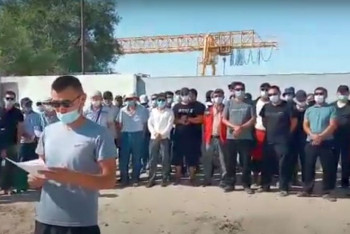 Фотография к новости: Нефтяники сразу нескольких компаний в Мангистау требуют повышения зарплаты