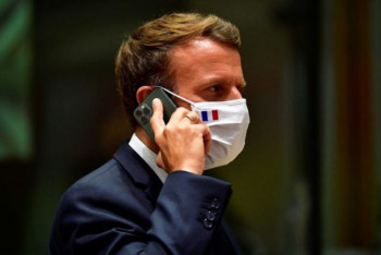 Фотография к новости: Макрон сменил телефон после информации о прослушке Pegasus