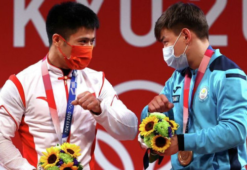 Фотография к новости: Олимпийцам Токио-2020 разрешили снимать маску на несколько секунд