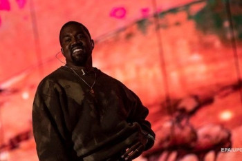 Фотография к новости: На аукцион выставлен пакет с воздухом с концерта Канье Уэста