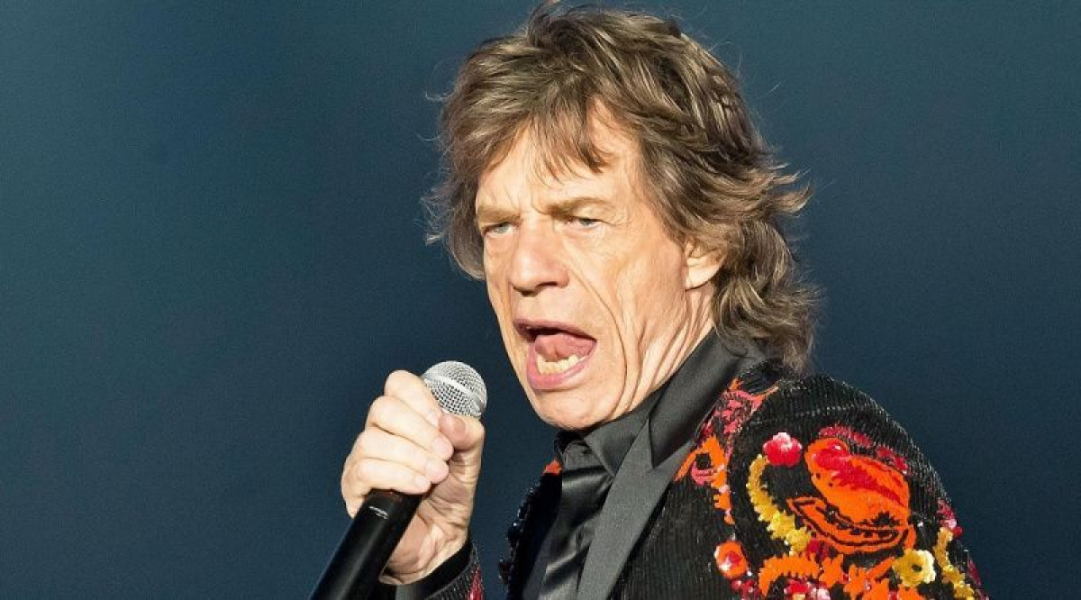 Солист The Rolling Stones поделился фото возле юрты в день рождения
