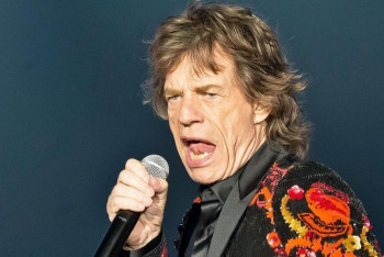 Фотография к новости: Солист The Rolling Stones поделился фото возле юрты в день рождения