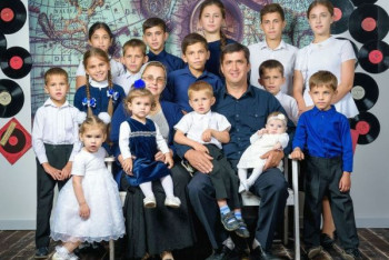 Фотография к новости: В многодетной семье из Петропавловска родился 17-й ребенок