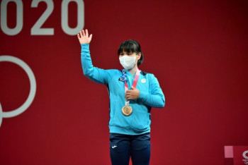 Фотография к новости: Глава НОК Казахстана поздравил Зульфию Чиншанло с бронзовой медалью