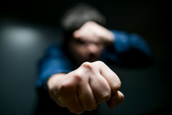 Фотография к новости: Владелец ночного клуба напал на депутатов во время рейда в Актау