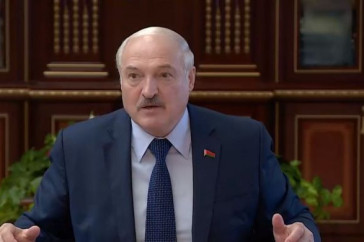 Фотография к новости: "Сидят и тычут в айфоны" - Лукашенко раскритиковал жен белорусских футболистов