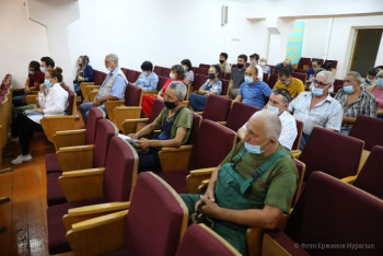 Фотография к новости: Представитель Минздрава ответил на сомнения рабочих ЗКО по поводу вакцинации