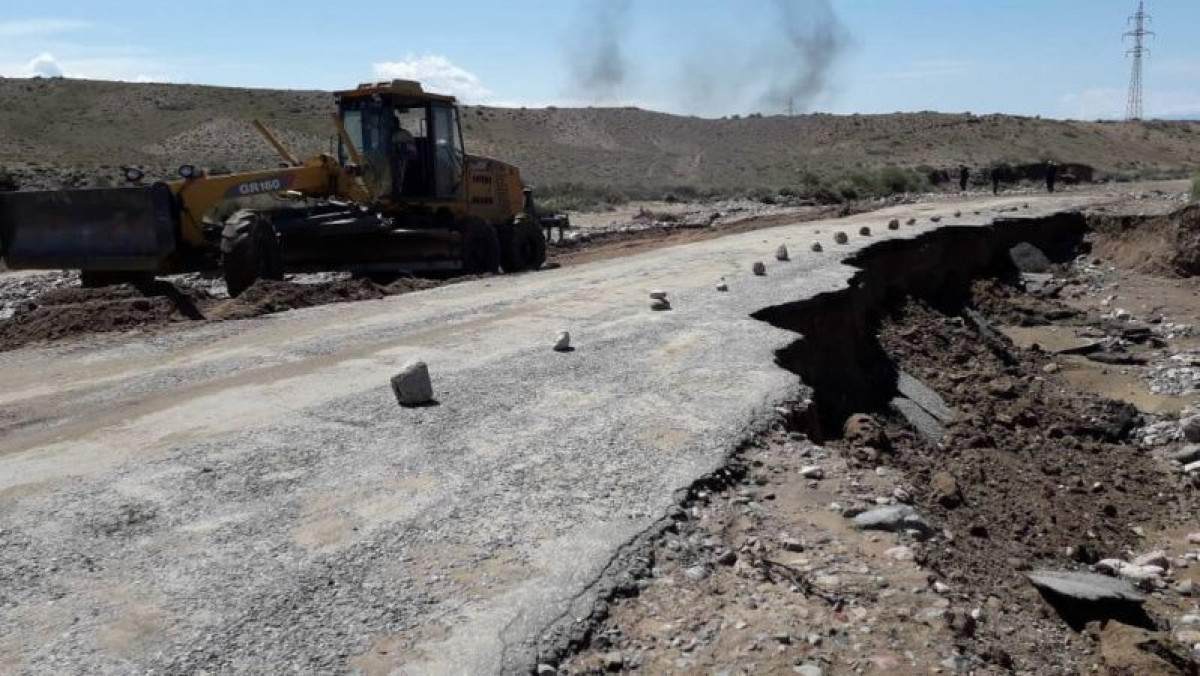 Сель сошел на Иссык-Куле. Размыты дороги и подтоплены дома
