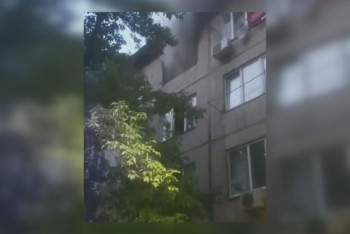 Фотография к новости: Из окна горевшей квартиры в Алматы выпрыгнул мужчина. Его забрала "скорая"