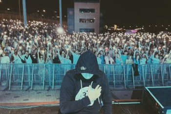 Фотография к новости: Imanbek впервые выступил на концертной площадке России