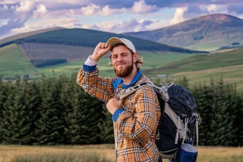 Фотография к новости: Блогер сорвался со скалы во время съемки ролика