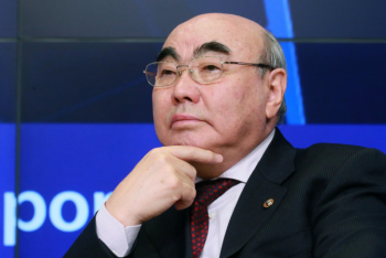 Фотография к новости: Экс-президента Кыргызстана Аскара Акаева доставили в Бишкек