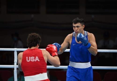 Фотография к новости: Боксер Камшыбек Кункабаев стал бронзовым призером Олимпиады