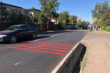 Фотография к новости: Красные шумовые полосы установили перед пешеходными переходами в Нур-Султане