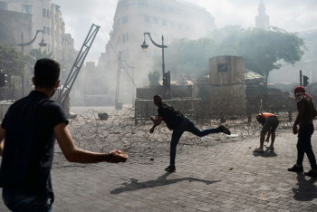 Фотография к новости: День траура по погибшим от взрыва в Бейруте перерос в беспорядки и погромы