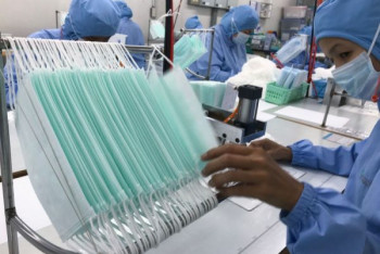 Фотография к новости: Китай заработал миллиарды долларов на масках