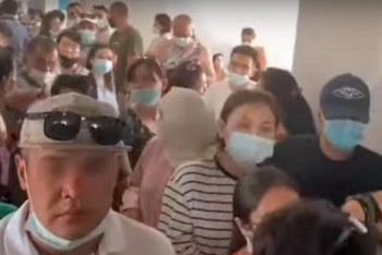 Фотография к новости: Желающие привиться образовали столпотворение в больнице Актау