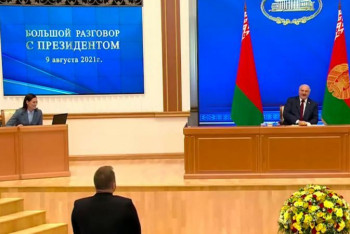 Фотография к новости: "Тут ее муж": Лукашенко увидел флирт украинского журналиста со своим пресс-секретарем