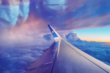 Фотография к новости: В вылетевший из Алматы в Тбилиси самолет ударила молния