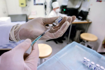 Фотография к новости: О сроках ревакцинации населения от COVID-19 рассказал глава Минздрава РК