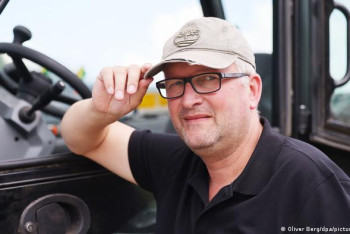 Фотография к новости: Немецкий фермер продал на eBay кепку за 80 тысяч евро