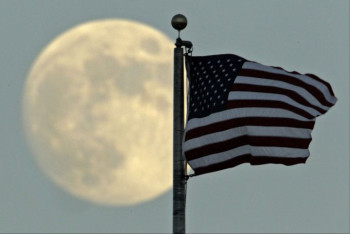 Фотография к новости: Американцы не смогут вернуть людей на Луну в 2024 году - NASA