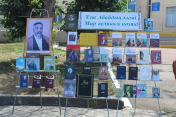 Фотография к новости: "Библиотеку под открытым небом" организовали в День Абая в Акмолинской области