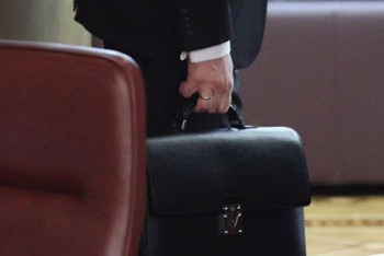 Фотография к новости: За оскорбление сельчанина наказали акима в Костанайской области