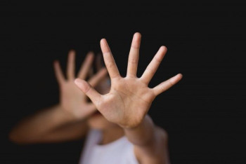 Фотография к новости: Казахстанка заставляла свою дочь спать с чиновником