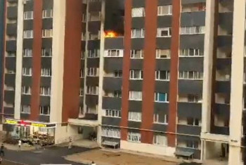 Фотография к новости: Балконы полыхали в многоэтажке в Алматы