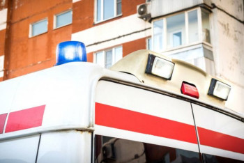 Фотография к новости: "Скорую" опрокинуло на припаркованное авто в Нур-Султане