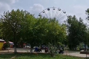 Фотография к новости: Люди застряли на "чертовом колесе" из-за отключения света в Павлодаре