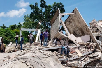 Фотография к новости: Более 300 человек погибли после мощного землетрясения на Гаити