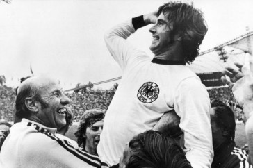 Фотография к новости: Мир потерял легендарного футболиста