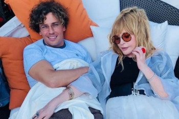 Фотография к новости: Критик назвал Пугачеву больной и несчастной в браке с Галкиным