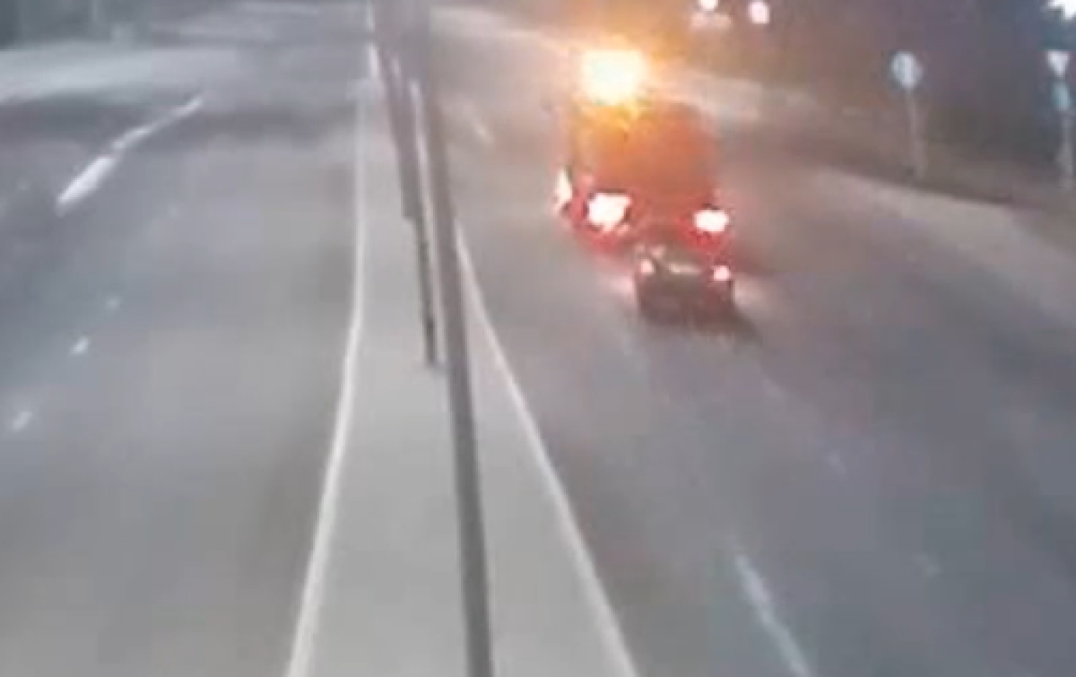 Пьяный водитель без прав столкнулся с дорожной техникой в Нур-Султане