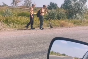 Фотография к новости: Подростки самостоятельно отремонтировали дорогу в Карагандинской области