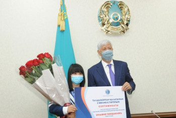 Фотография к новости: Зульфие Чиншанло и Игорю Сон вручили ключи от квартир