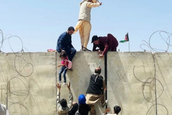 Фотография к новости: Названо число погибших при давке в аэропорту Кабула