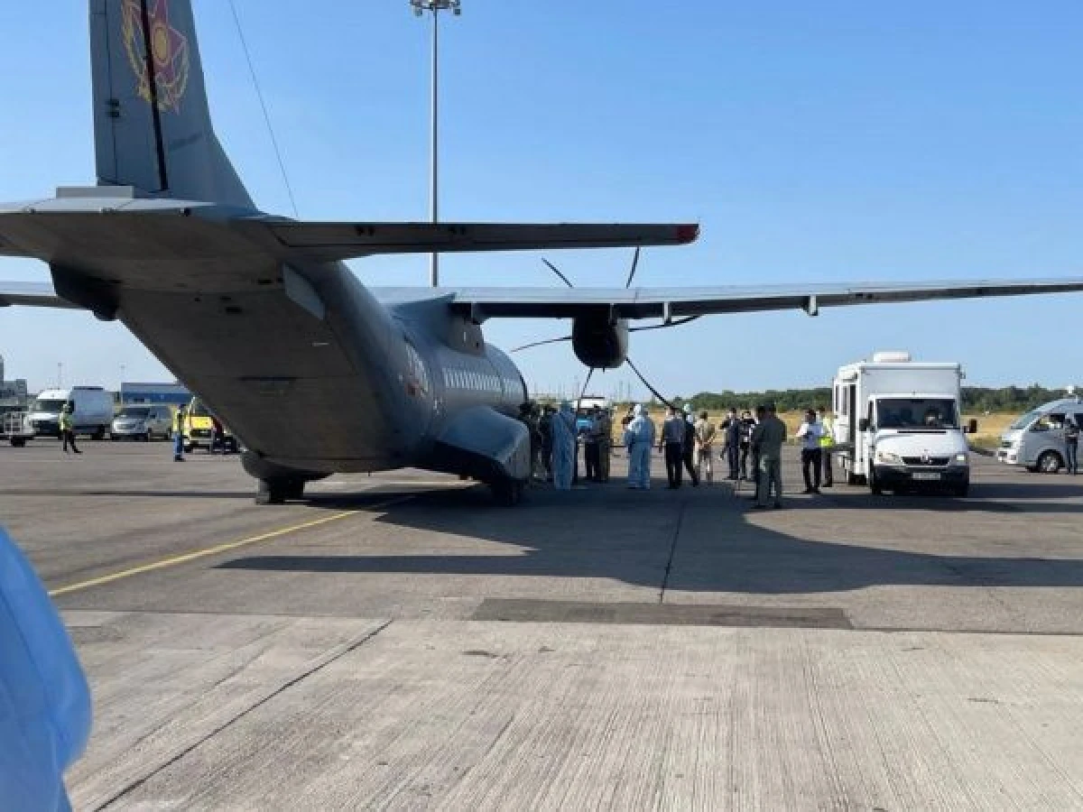 Десятки детей и взрослых эвакуировали из Афганистана в Казахстан