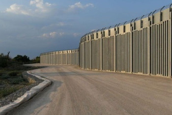 Фотография к новости: Греция возвела 40-километровый забор на границе с Турцией