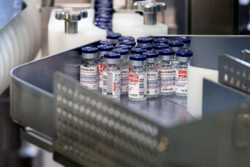 Фотография к новости: Учёные сделали заготовки на основе новых штаммов COVID-19 для обновления "Спутник V"