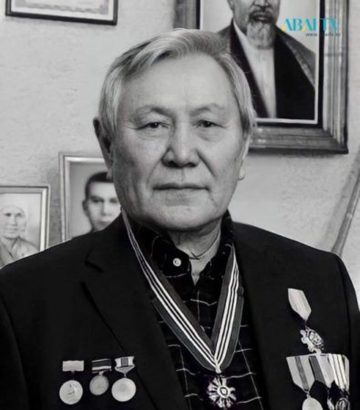 Токаев выразил соболезнования родным известного писателя Султана Оразалина