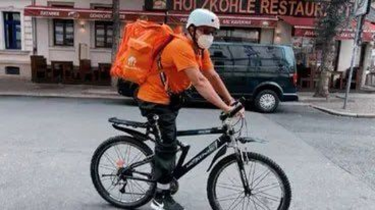 Бывший министр связи Афганистана стал доставщиком пиццы в Германии